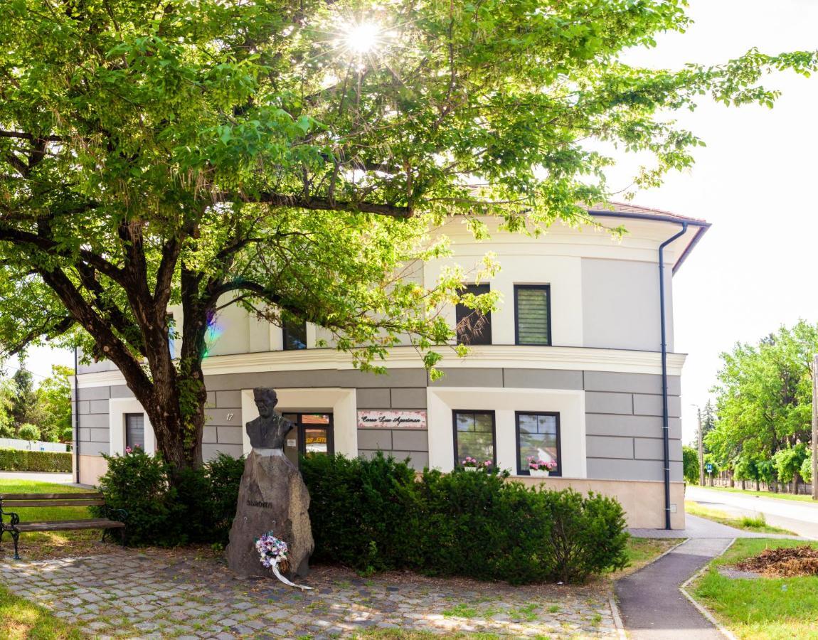 Corso Lux Apartman Gyula Zewnętrze zdjęcie